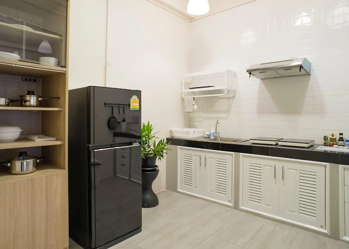 Neveu Premier Hotel *