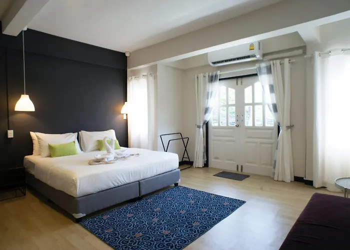 Neveu Premier Hotel *